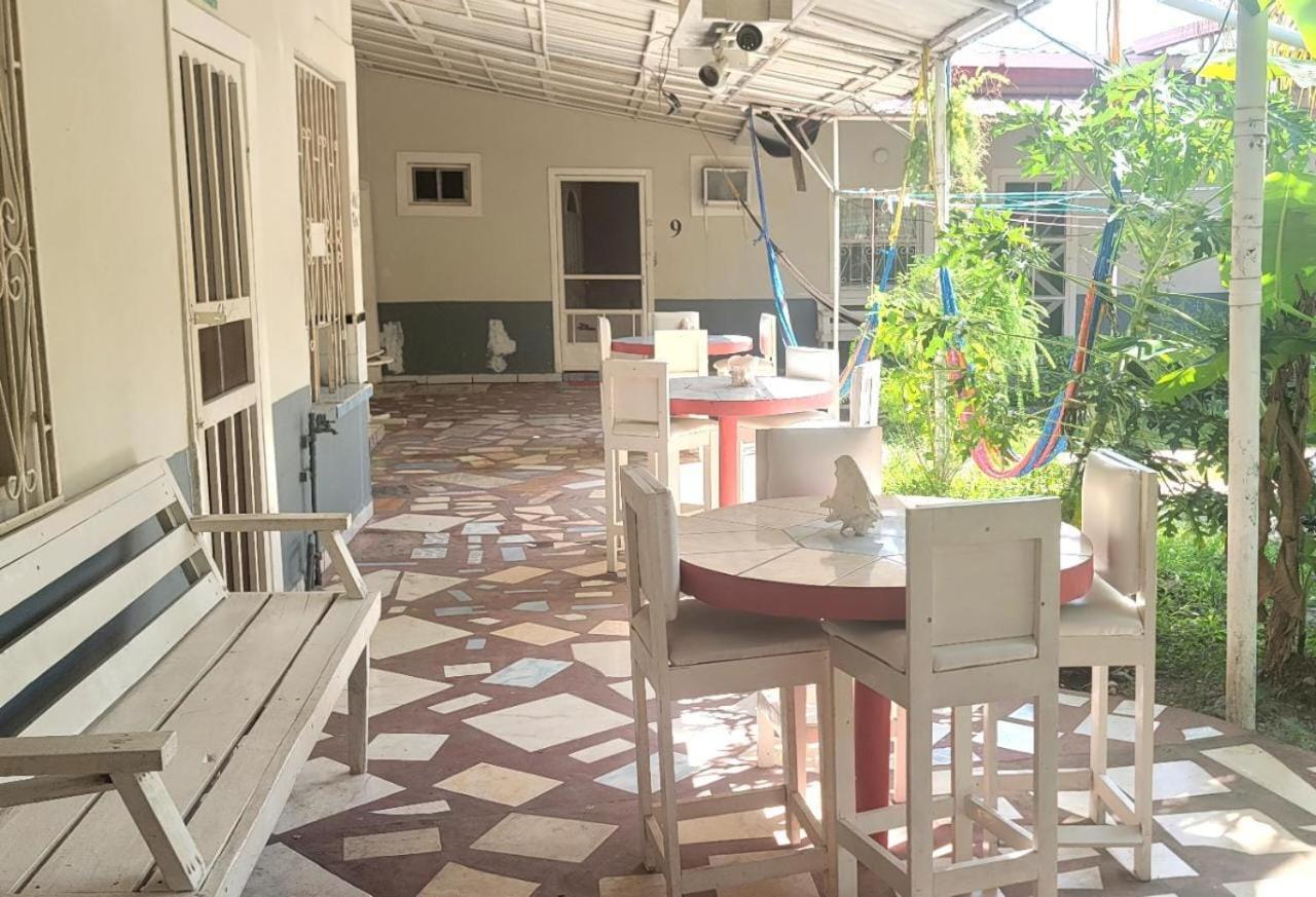 Hotel&Hostal Trinidad La Ceiba Exterior photo
