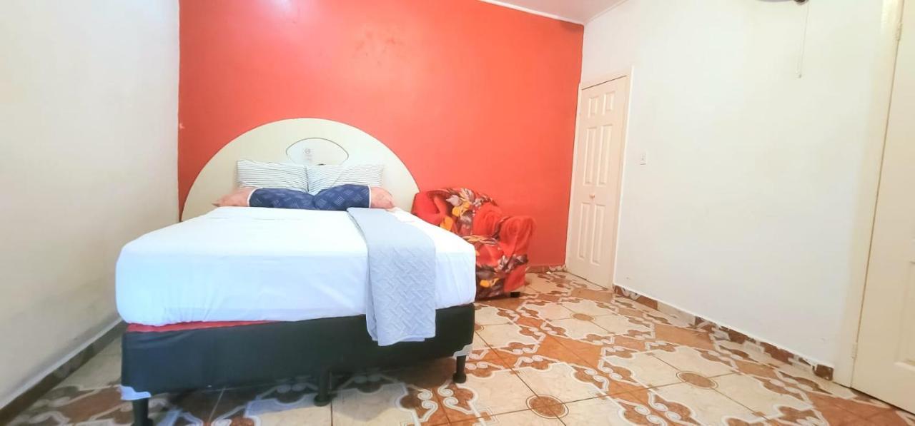 Hotel&Hostal Trinidad La Ceiba Exterior photo