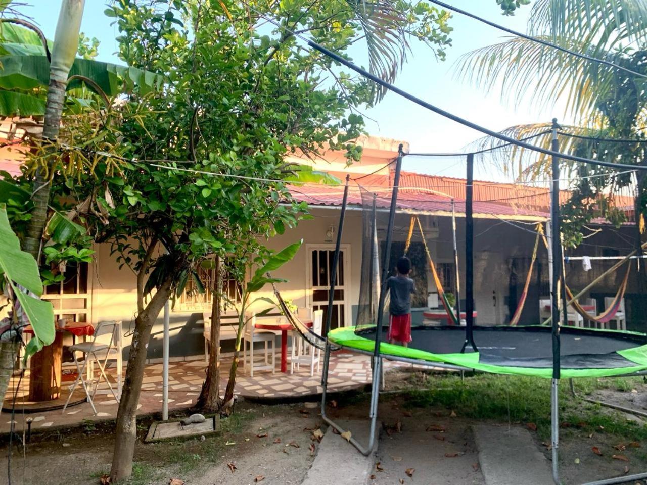 Hotel&Hostal Trinidad La Ceiba Exterior photo