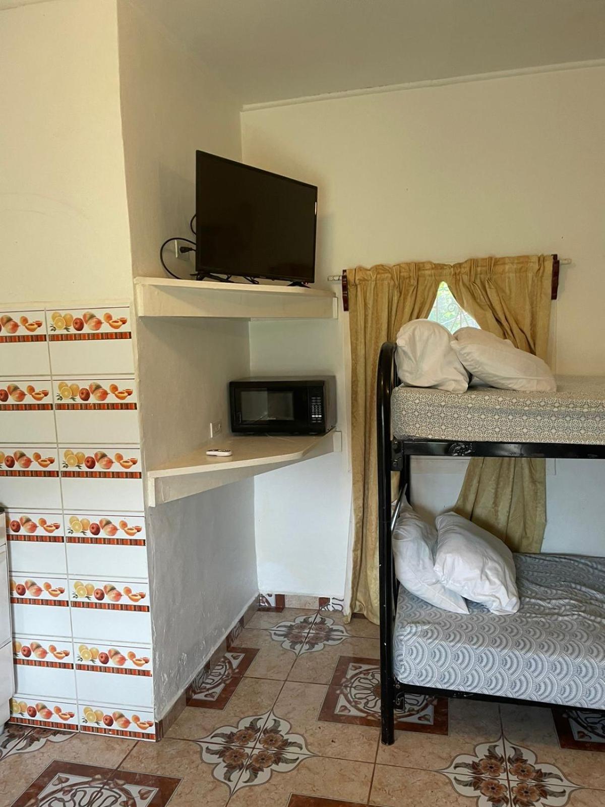 Hotel&Hostal Trinidad La Ceiba Exterior photo